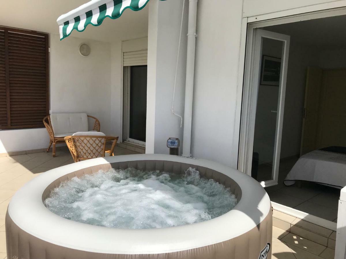 Meuble Homard Avec Jacuzzi Et Vue Mer 圣吉尔莱班 外观 照片